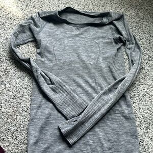 Lululemon swiftly tech long sleeved grey size 6